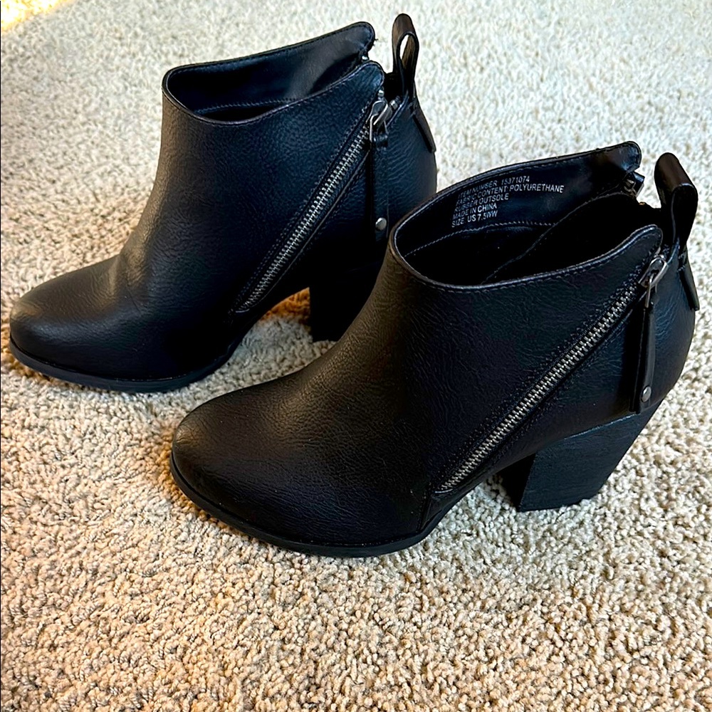 Torrid Side Zip Heel Bootie. Black. Size 7.5WW. Worn once.